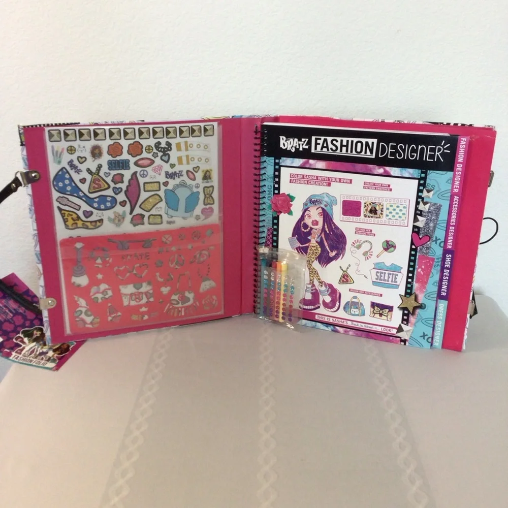 Bratz Fashion Folio Binder 2015 NEW